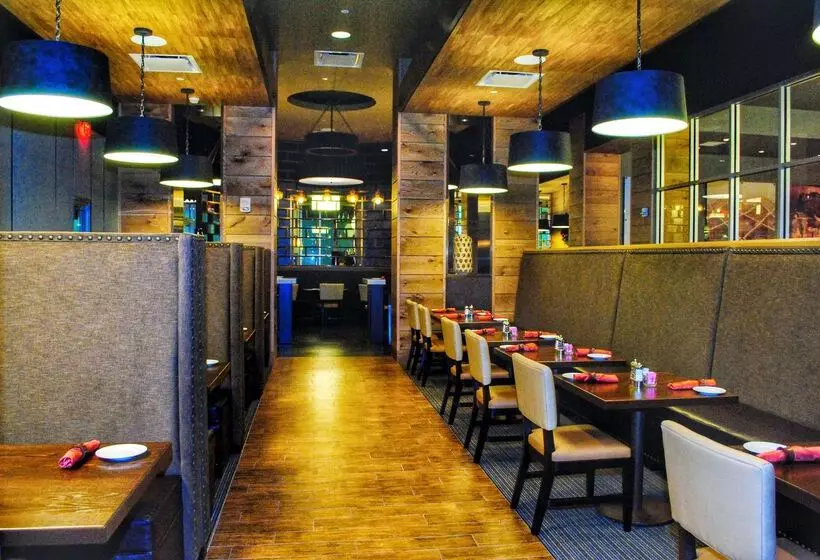 Отель Doubletree By Hilton Reading