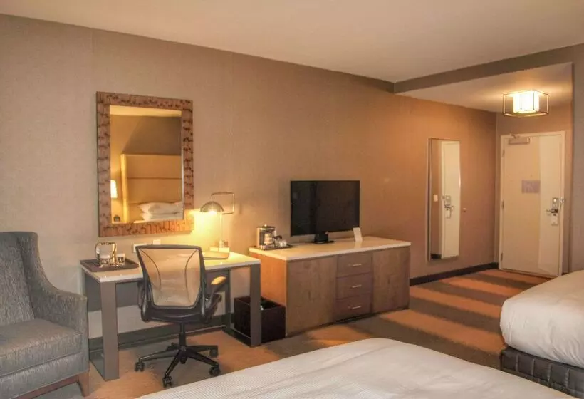 Отель Doubletree By Hilton Reading