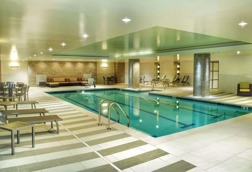 Отель Doubletree By Hilton Reading