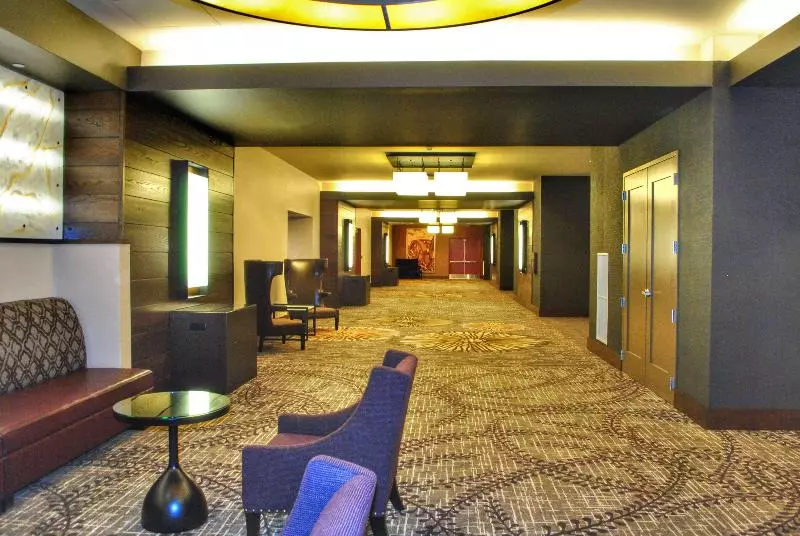 Отель Doubletree By Hilton Reading