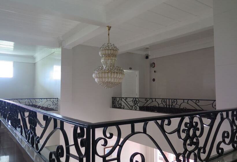 ホテル Emiramona Garden