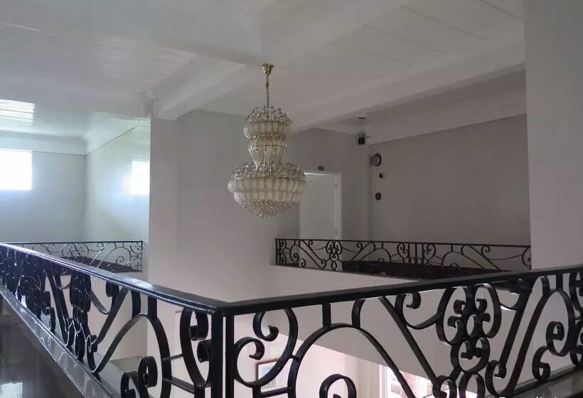 Hotel Emiramona Garden