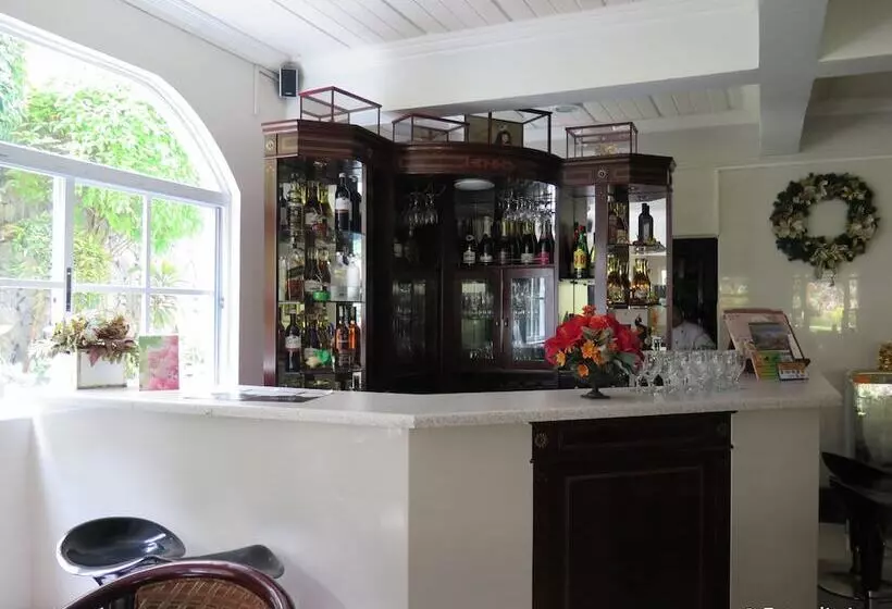 Hotel Emiramona Garden