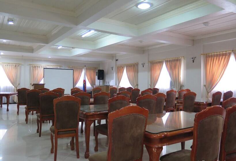 ホテル Emiramona Garden