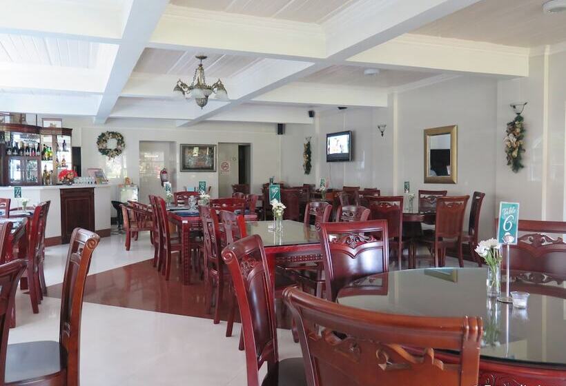 ホテル Emiramona Garden