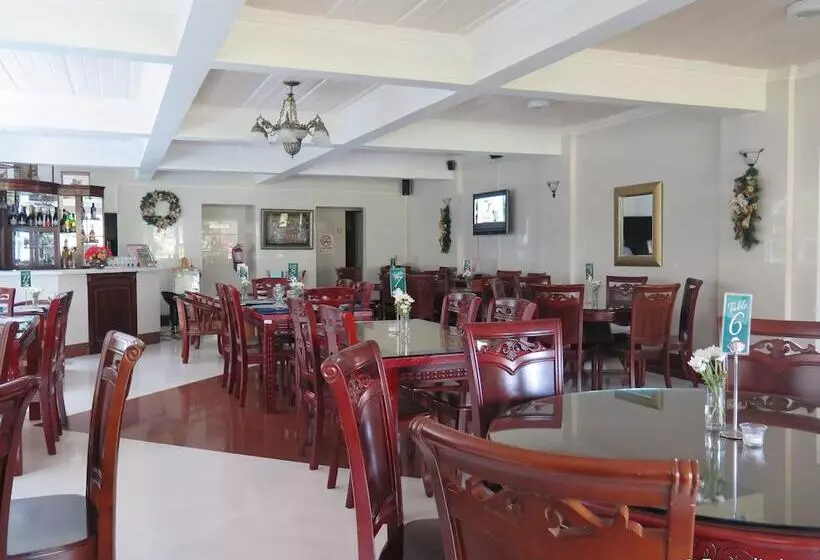 Hotel Emiramona Garden