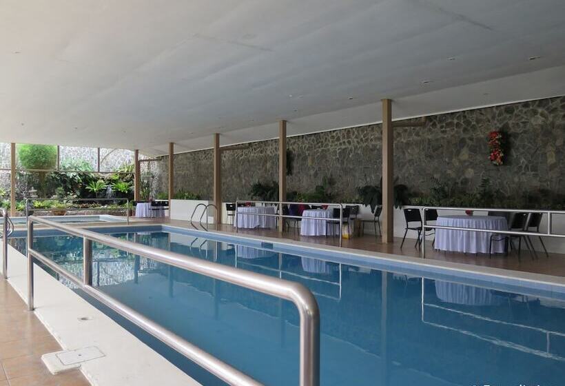 ホテル Emiramona Garden