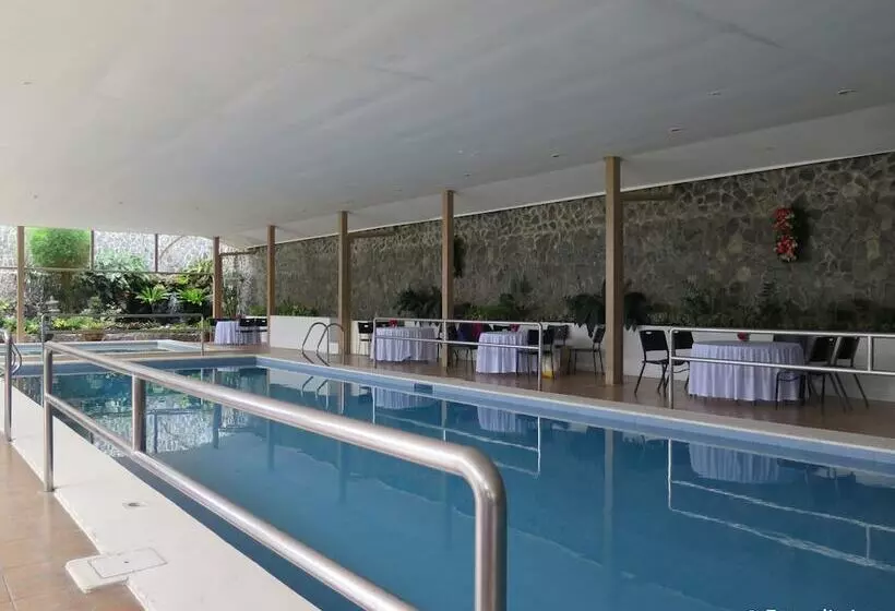 Hotel Emiramona Garden