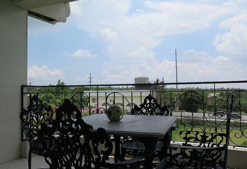 ホテル Emiramona Garden