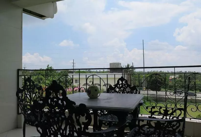 Hotel Emiramona Garden