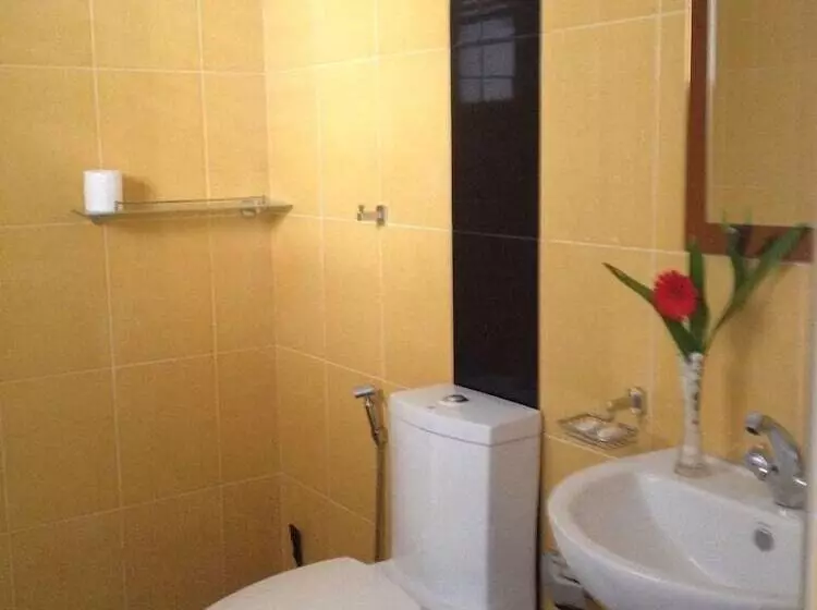 בית מלון כפרי Friends Guesthouse Negombo