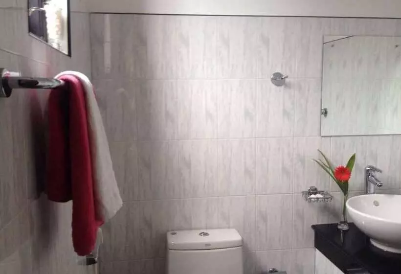 בית מלון כפרי Friends Guesthouse Negombo