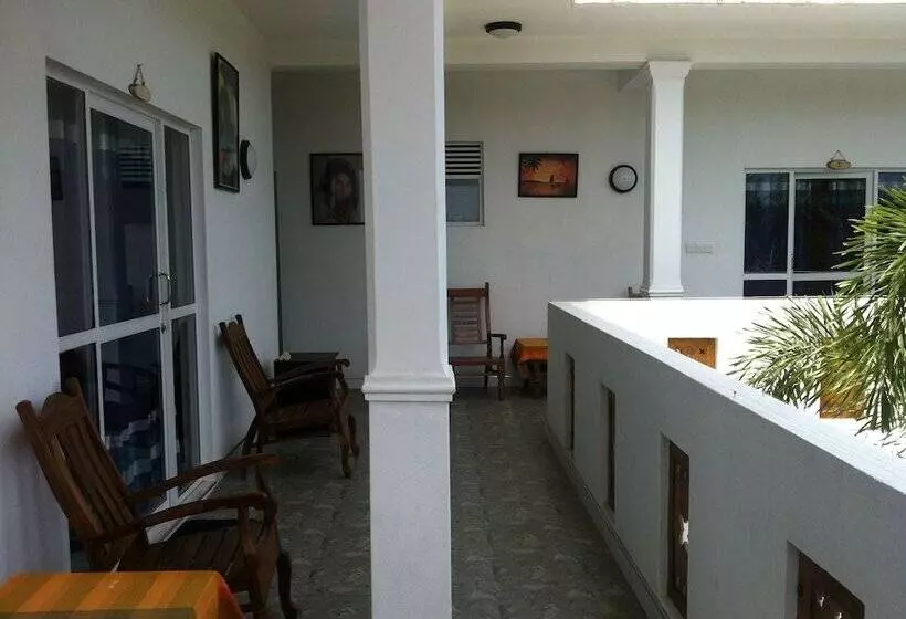 בית מלון כפרי Friends Guesthouse Negombo