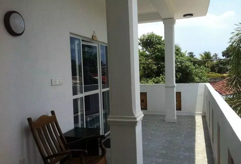 בית מלון כפרי Friends Guesthouse Negombo