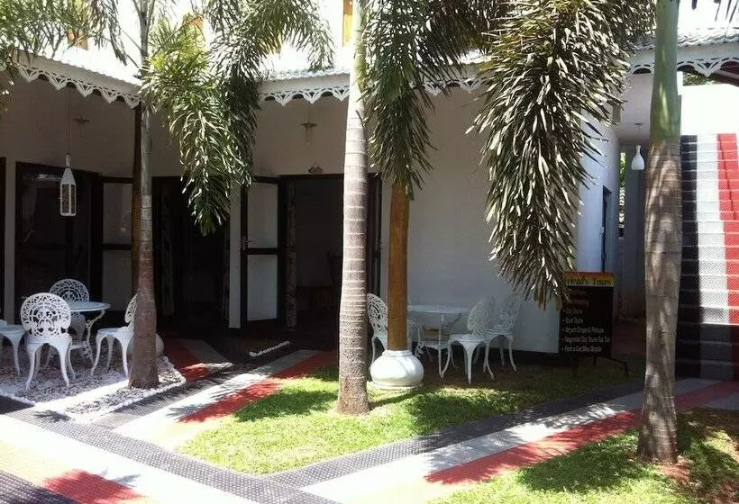 בית מלון כפרי Friends Guesthouse Negombo