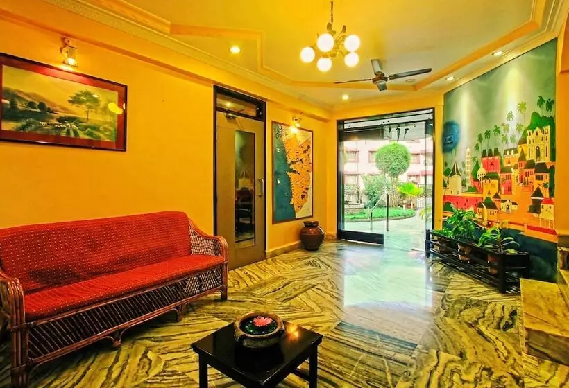 فندق Gopika International