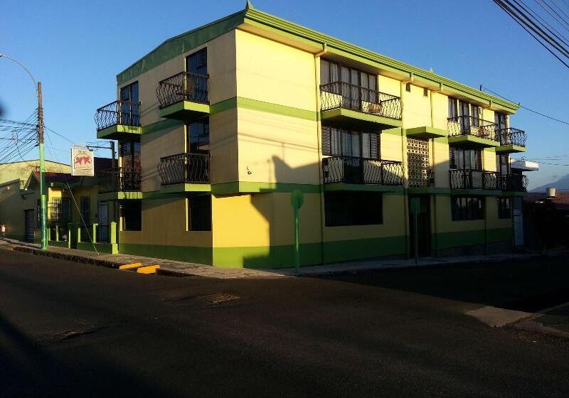 فندق La Guaria Inn & Suites