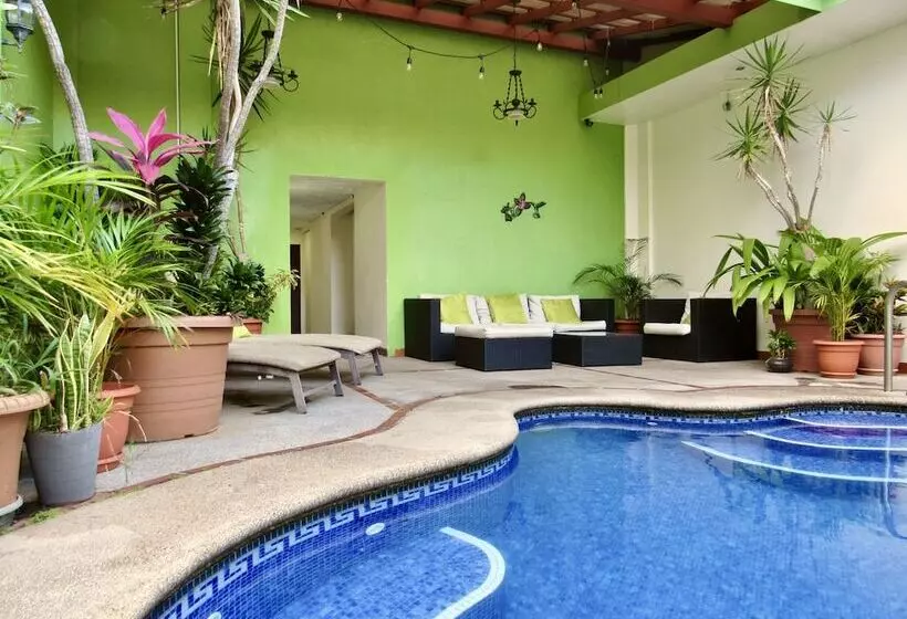 酒店 La Guaria Inn & Suites