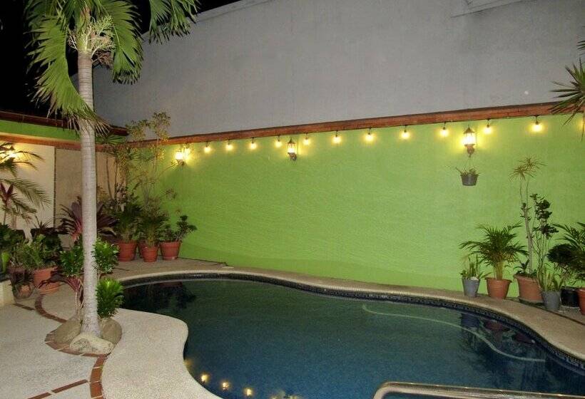 فندق La Guaria Inn & Suites