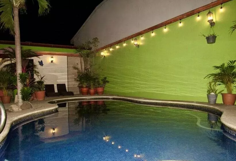 酒店 La Guaria Inn & Suites