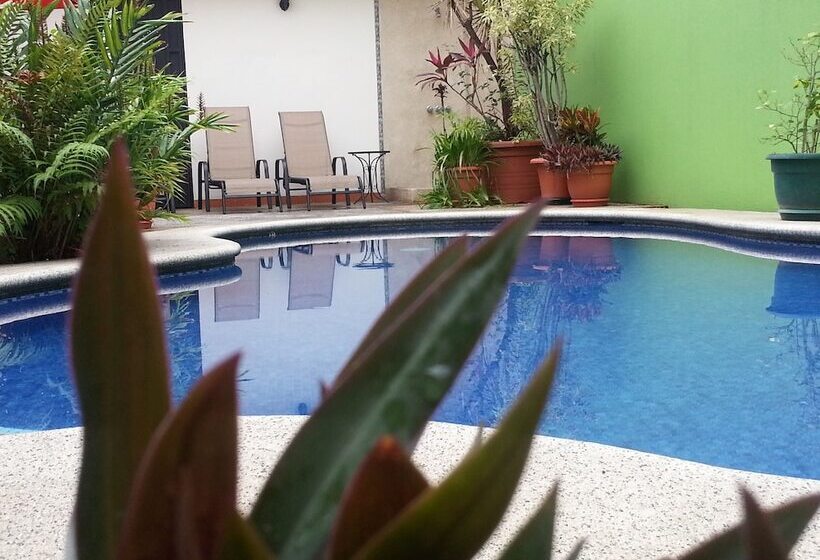 فندق La Guaria Inn & Suites