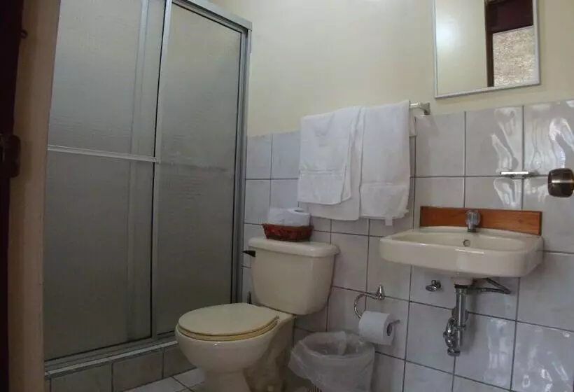 酒店 La Guaria Inn & Suites