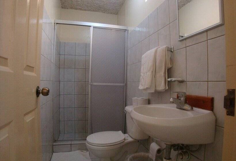 فندق La Guaria Inn & Suites