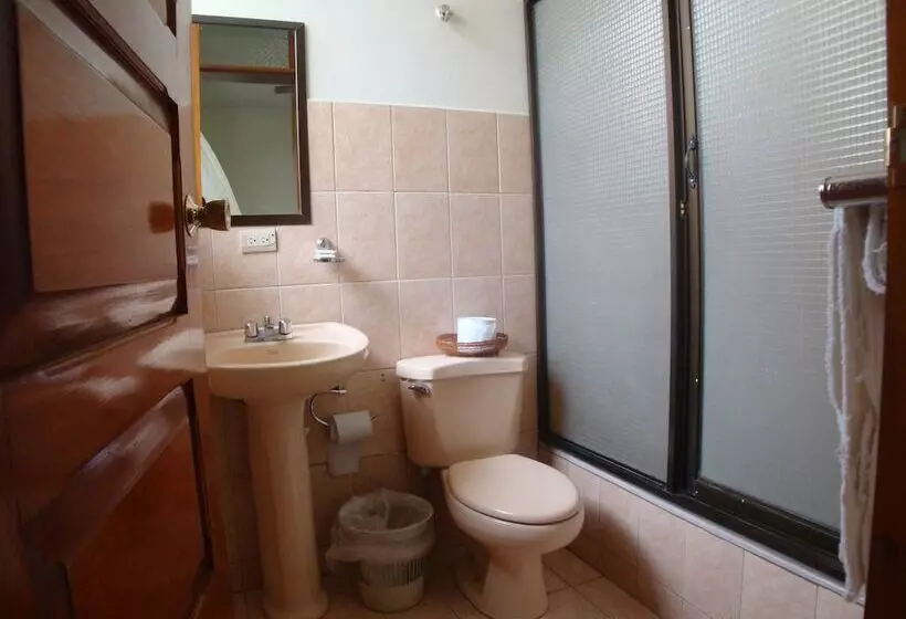 酒店 La Guaria Inn & Suites