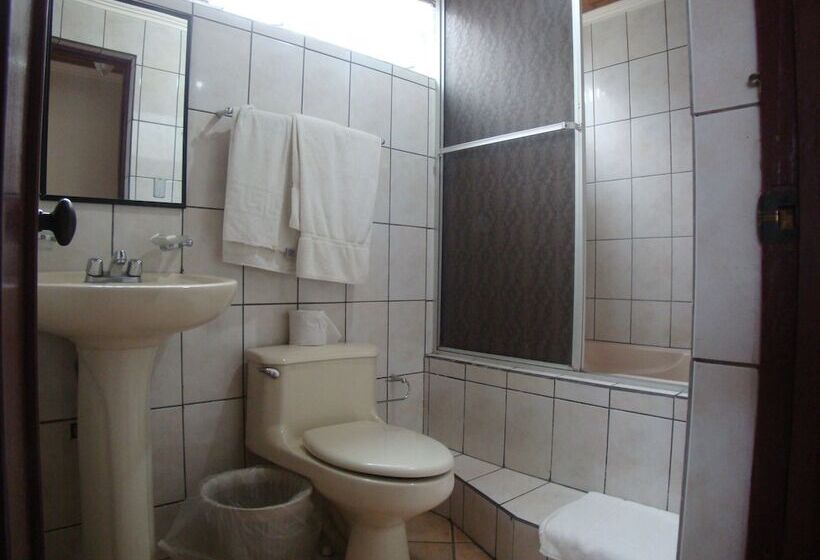 فندق La Guaria Inn & Suites