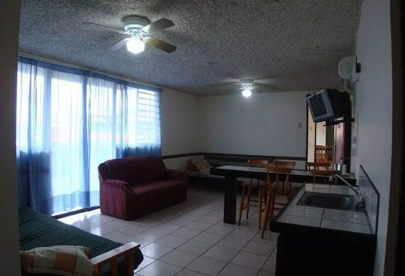 酒店 La Guaria Inn & Suites