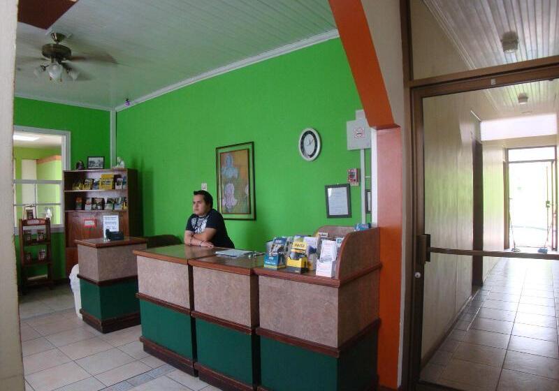 فندق La Guaria Inn & Suites