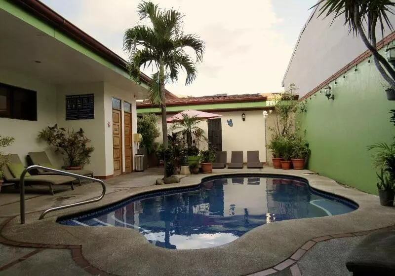 酒店 La Guaria Inn & Suites