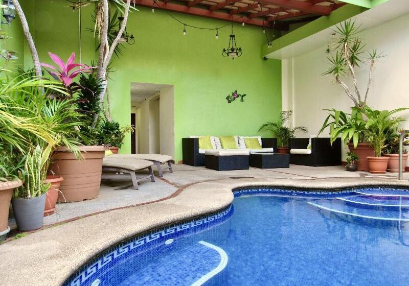 فندق La Guaria Inn & Suites