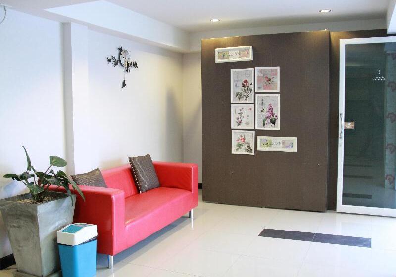 Отель Le Lerts Living