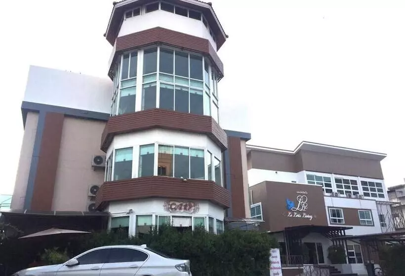 Отель Le Lerts Living