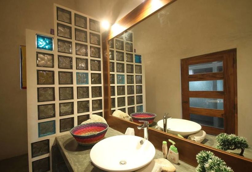 Hotel Mihiri Beach House