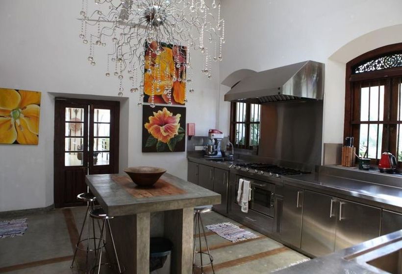 Hotel Mihiri Beach House