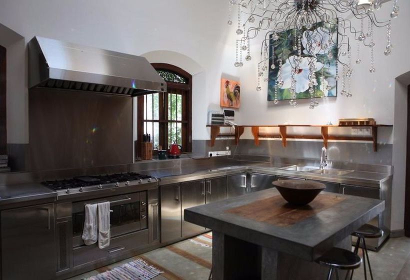 Hotel Mihiri Beach House