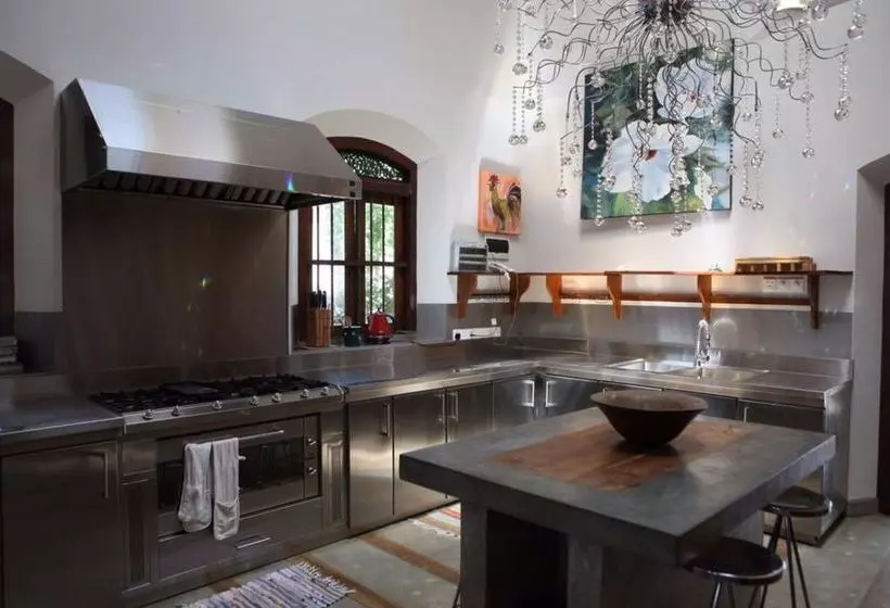 Отель Mihiri Beach House