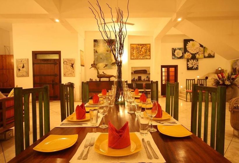 Hotel Mihiri Beach House