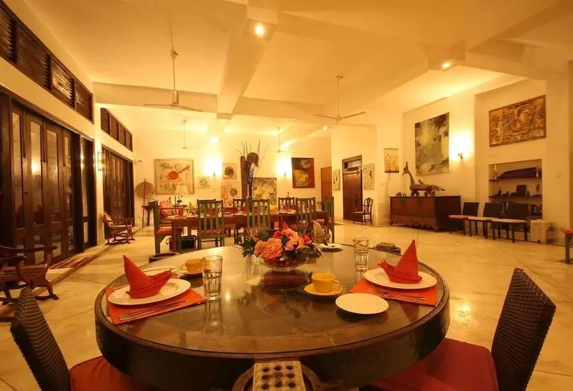 Отель Mihiri Beach House