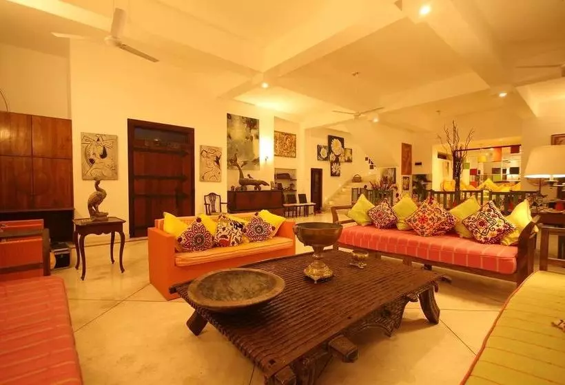 Отель Mihiri Beach House