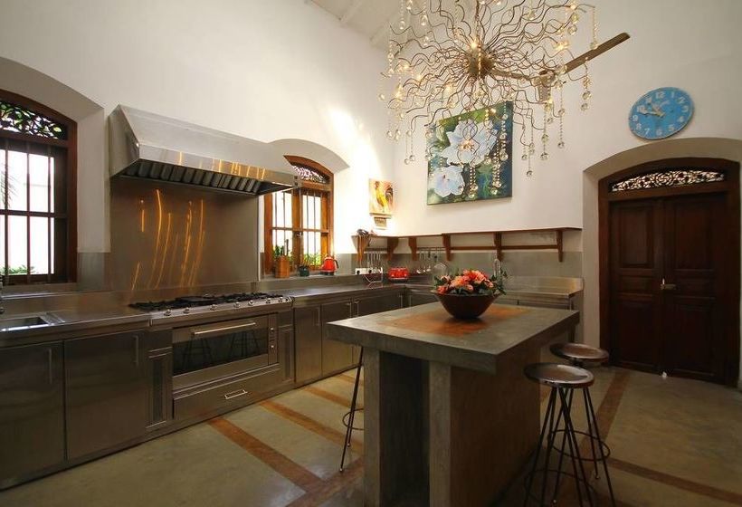 Hotel Mihiri Beach House