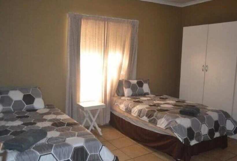 ホテル N4 Guest Lodge