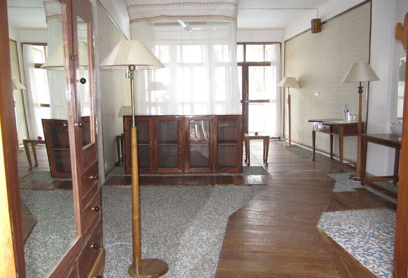 فندق The Eco, The Poolside Beach Retreat