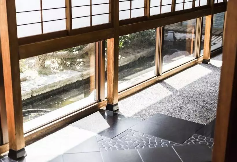 Отель Wakamatsu Chita Hot Spring Resort