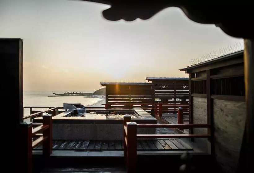 Отель Wakamatsu Chita Hot Spring Resort