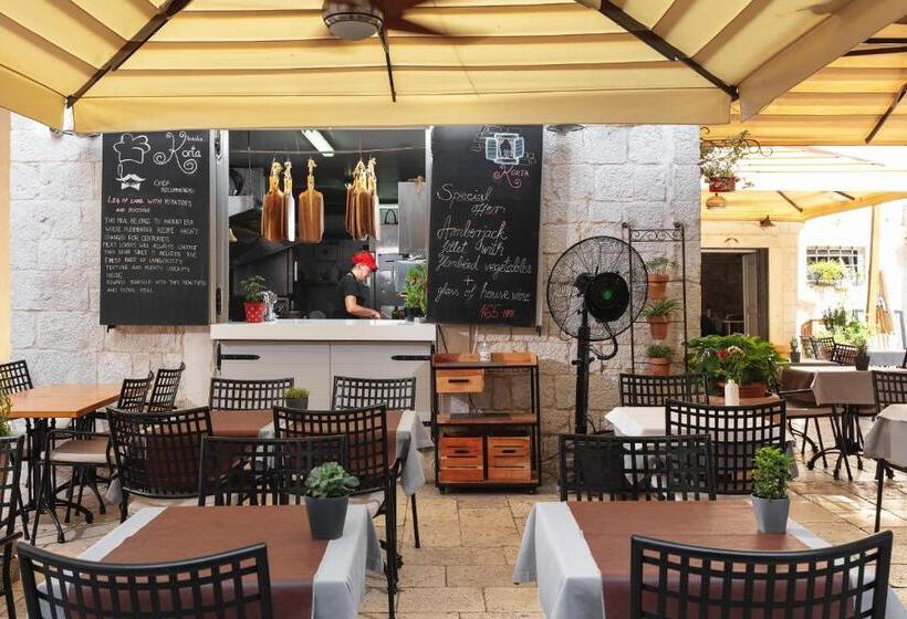 تختخواب و صبحانه Heritage Hotel Antique Split