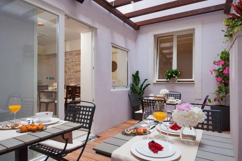 تختخواب و صبحانه Heritage Hotel Antique Split