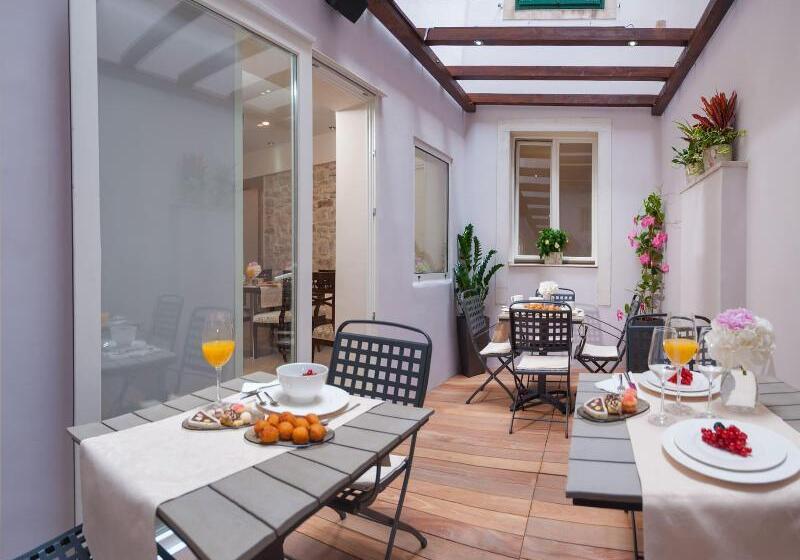 تختخواب و صبحانه Heritage Hotel Antique Split